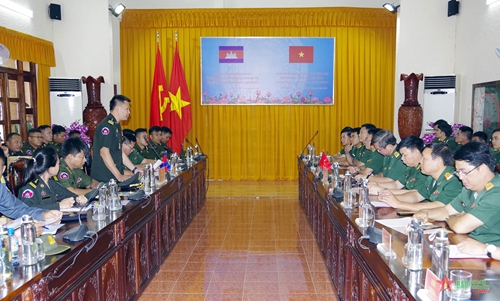 Đoàn sĩ quan trẻ Quân đội Hoàng gia Campuchia giao lưu tại Sư đoàn 9 (Quân đoàn 4)